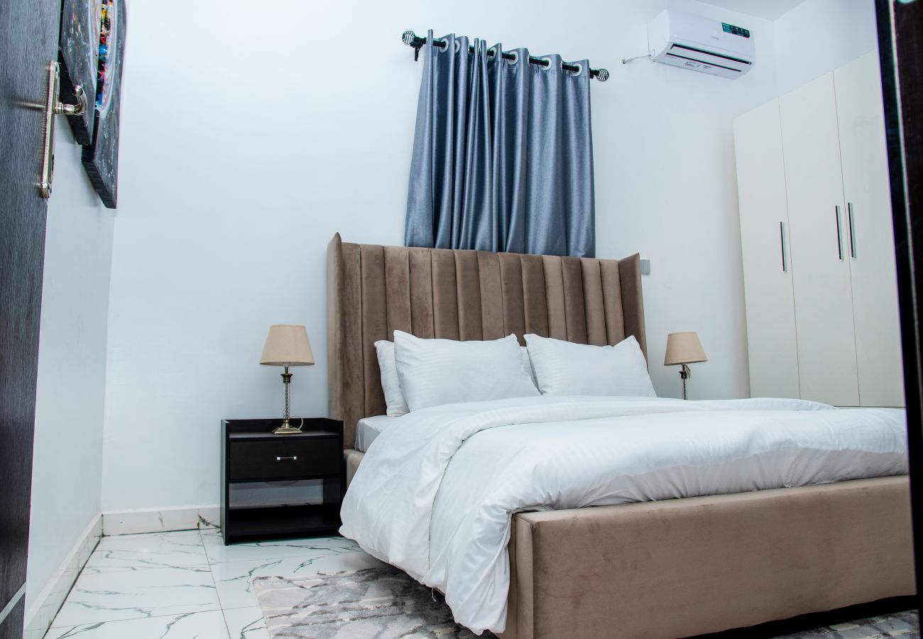 House in Lekki - LUXURY 4 BEDROOM with Foosball and PS5- Ikota residential Villa Estate (Inverter) 