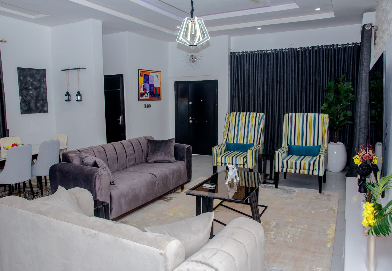 House in Lekki - LUXURY 4 BEDROOM with Foosball and PS5- Ikota residential Villa Estate (Inverter) 