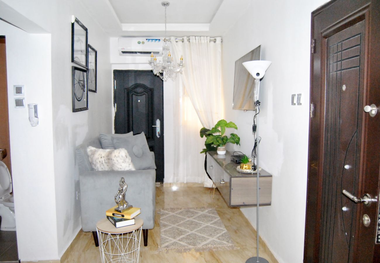 Apartment in Lagos - Standard 1 Bedroom Apartment  off Onikoyi road, Aguda Surulere (inverter)