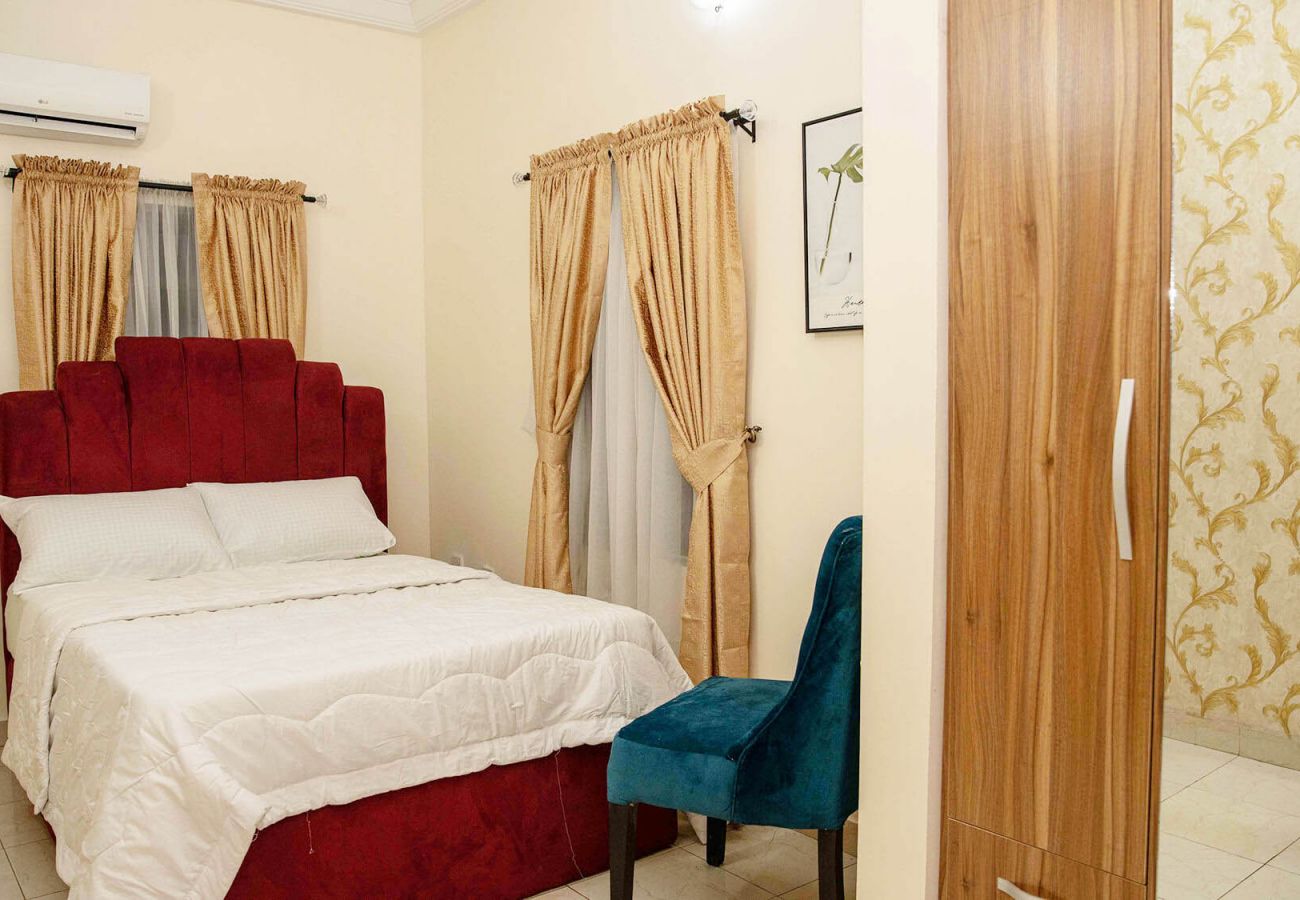 Apartment in Owerri - 3 Bedroom Deluxe Apartment - Uratta Road IMSU back gate Owerri