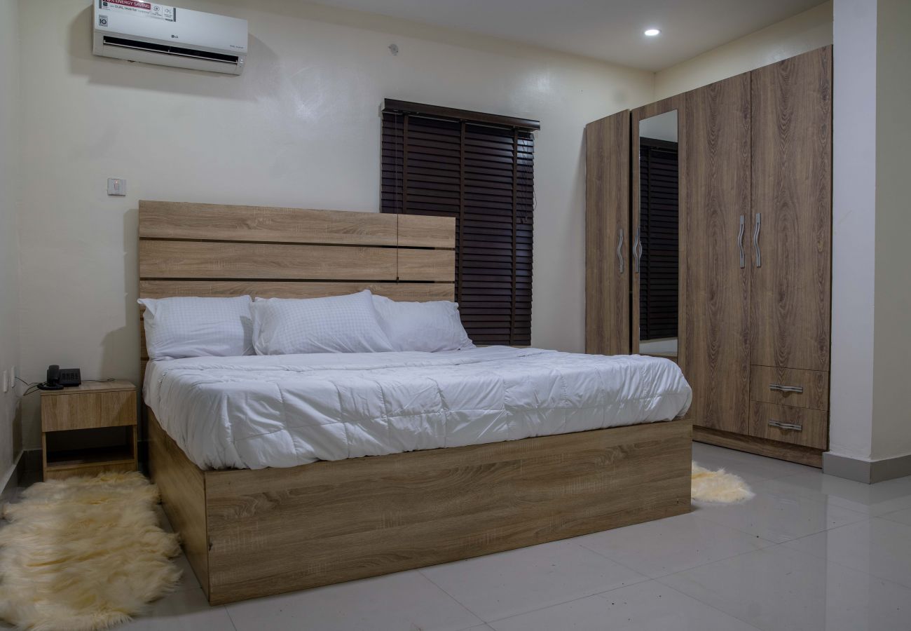 Apartment in Owerri - Decent 5 Bedroom Presidential Combo Apartment -  Off Okwu-Uratta Road, IMSU Back Gate,Owerri