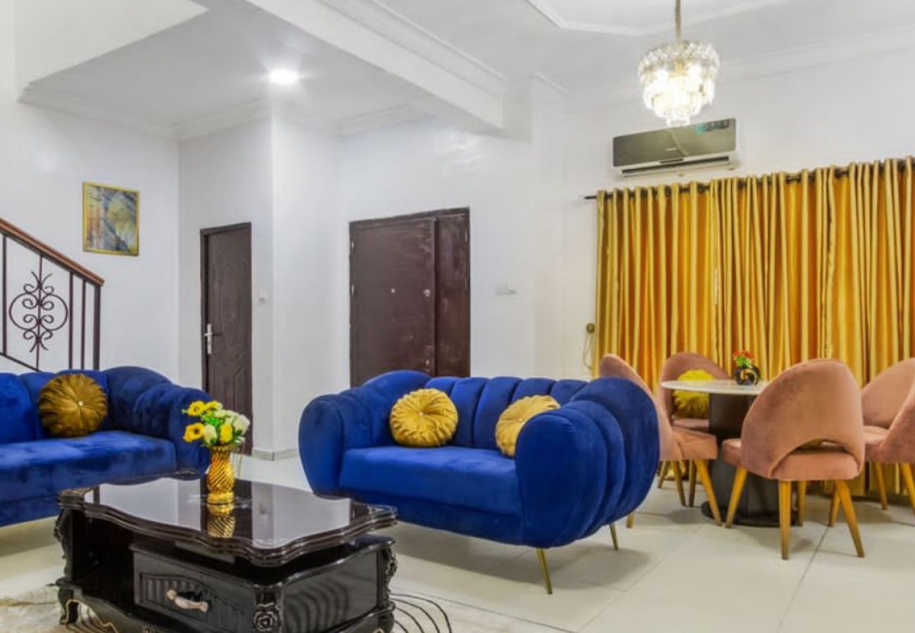 Apartment in Lagos - Lovely 4 Bedroom Apartment  behind Lagos business school. Ajah