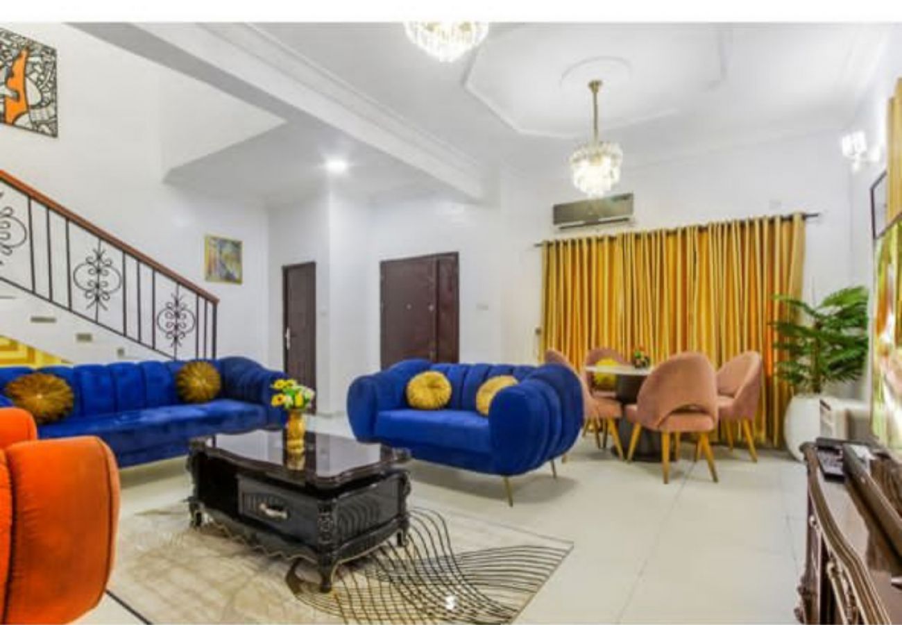 Apartment in Lagos - Lovely 4 Bedroom Apartment  behind Lagos business school. Ajah