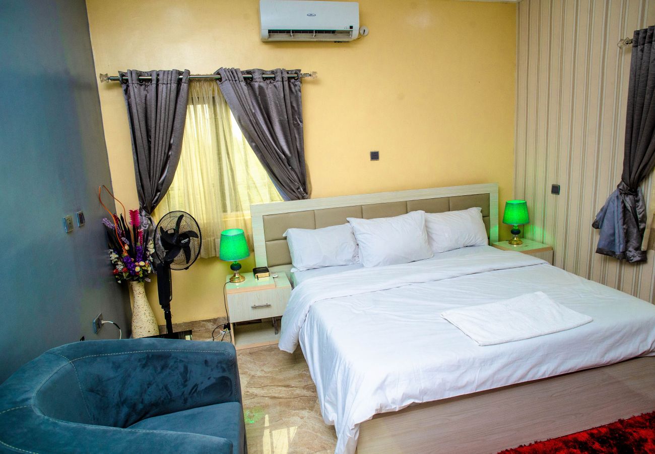 Apartment in Magboro - Lovely 2 bedroom Apt Magboro,Behind Punch Newspaper Lagos Ibadan Expressway