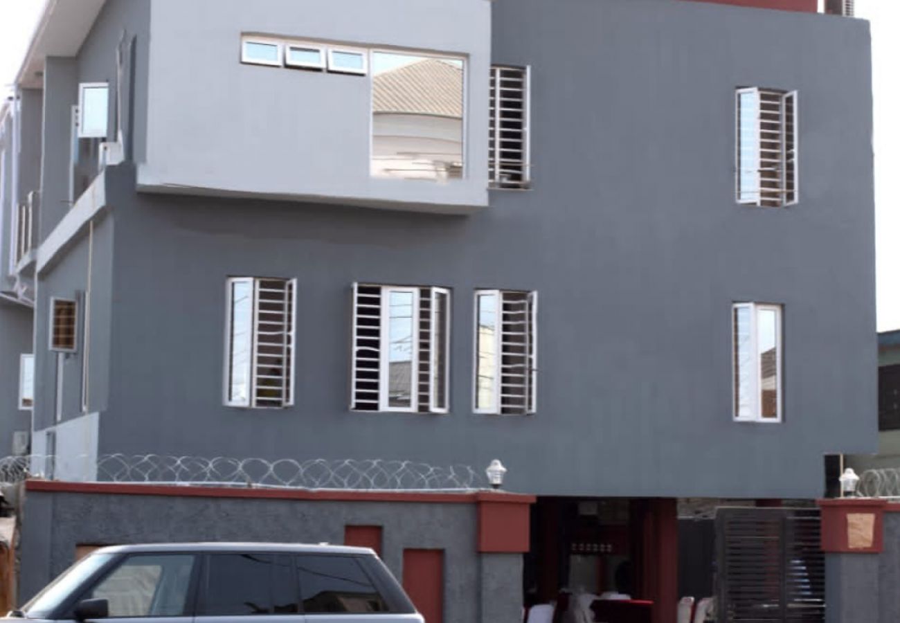 Apartment in Lagos - Cozy 1 Bedroom Apartment- Ikosi Ketu (Inverter)