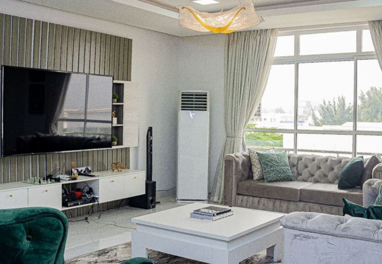 Apartment in Lagos - Beautiful 3 bedroom Waterfront apartment with Swimming pool and Gym - Banana Island