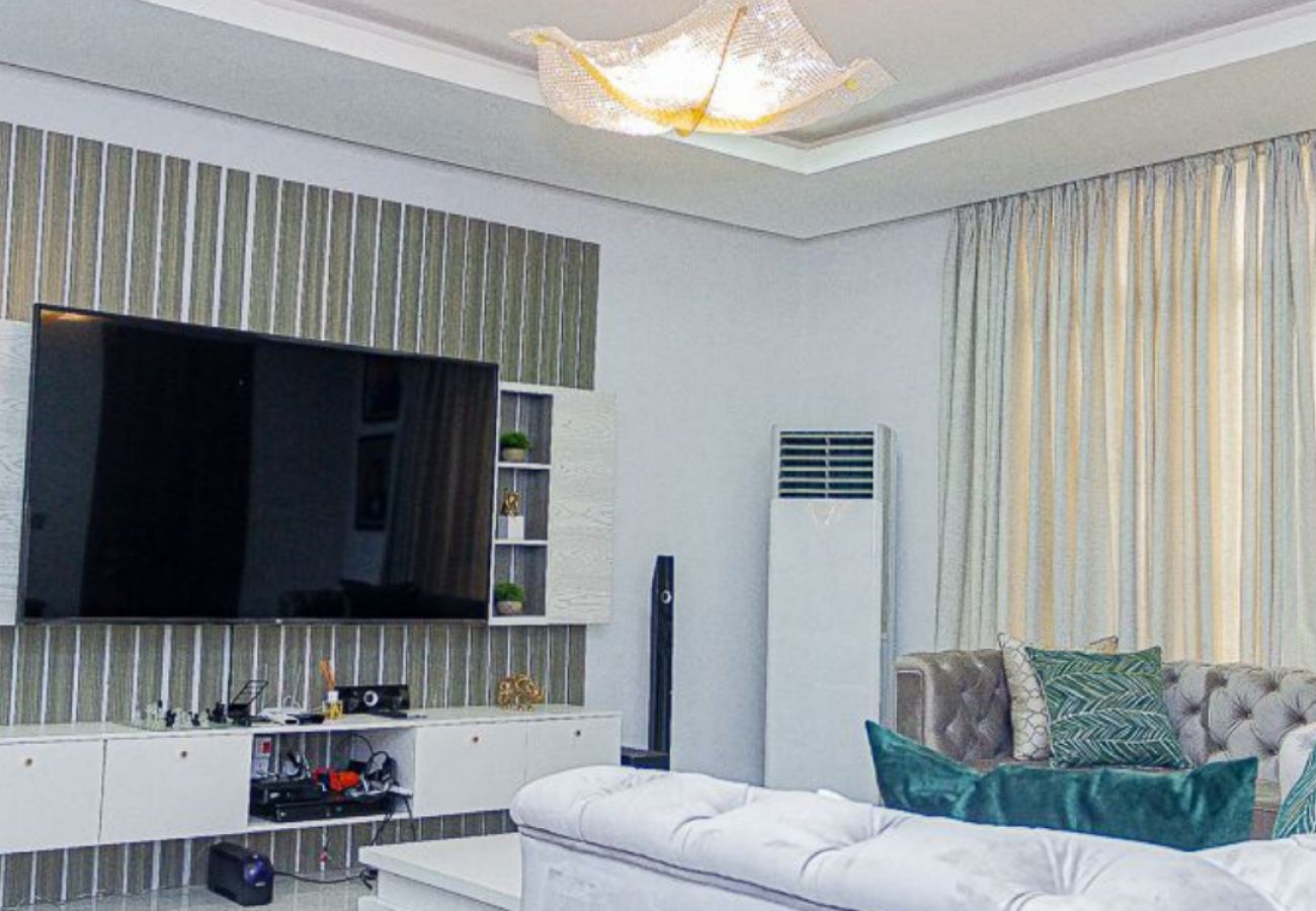 Apartment in Lagos - Beautiful 3 bedroom Waterfront apartment with Swimming pool and Gym - Banana Island