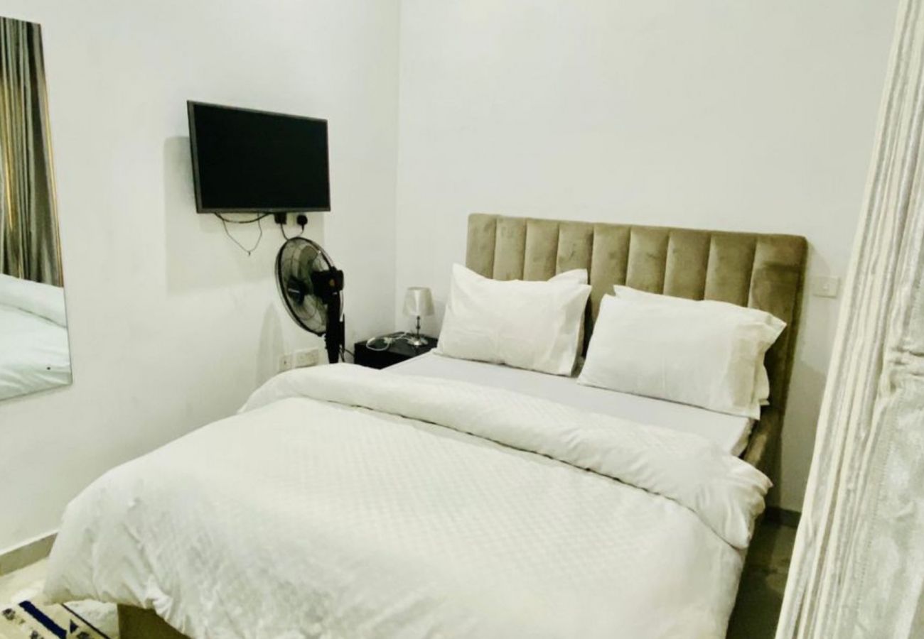 Apartment in Lekki - Vibrant 1 Bedroom Apartment - Osapa London Lekki (Inverter,generator)