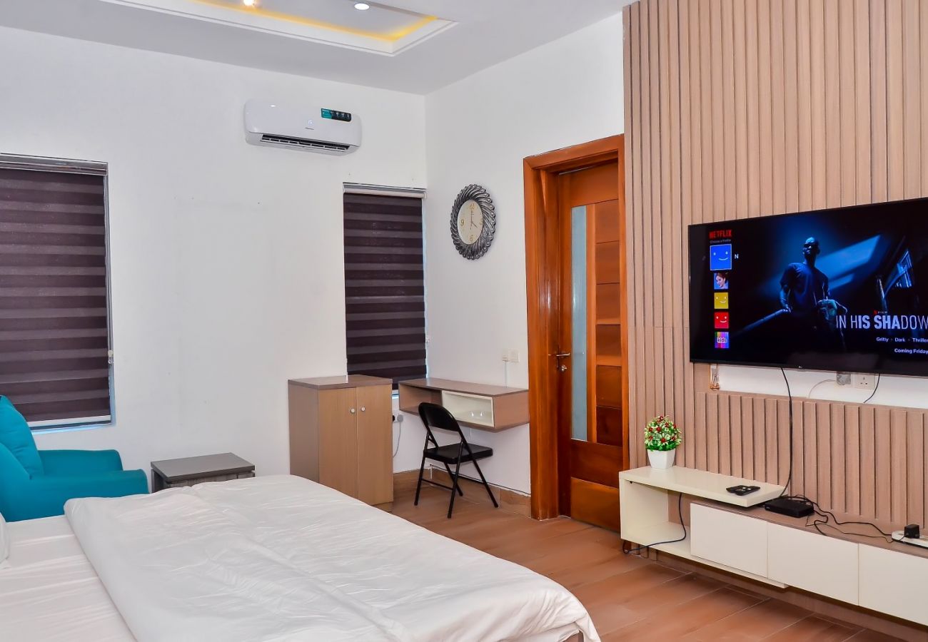 Villa in Lekki - Luxury 5 bedroom Apartment at Lekki Phase 1 