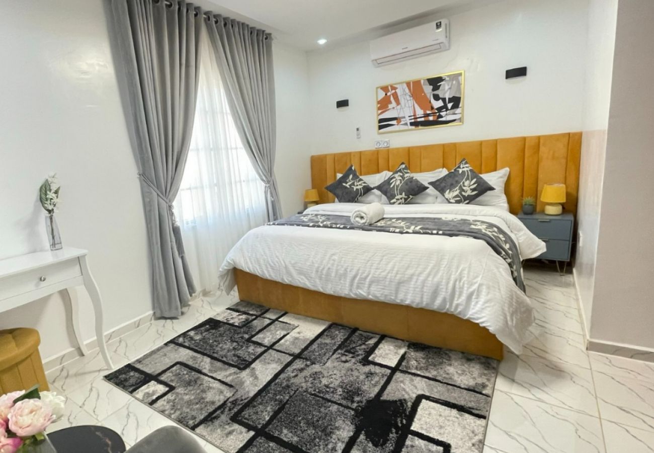 Apartment in Abuja - Luxury 4 bedroom Apartment with Snooker and PS5- Life camp, Abuja