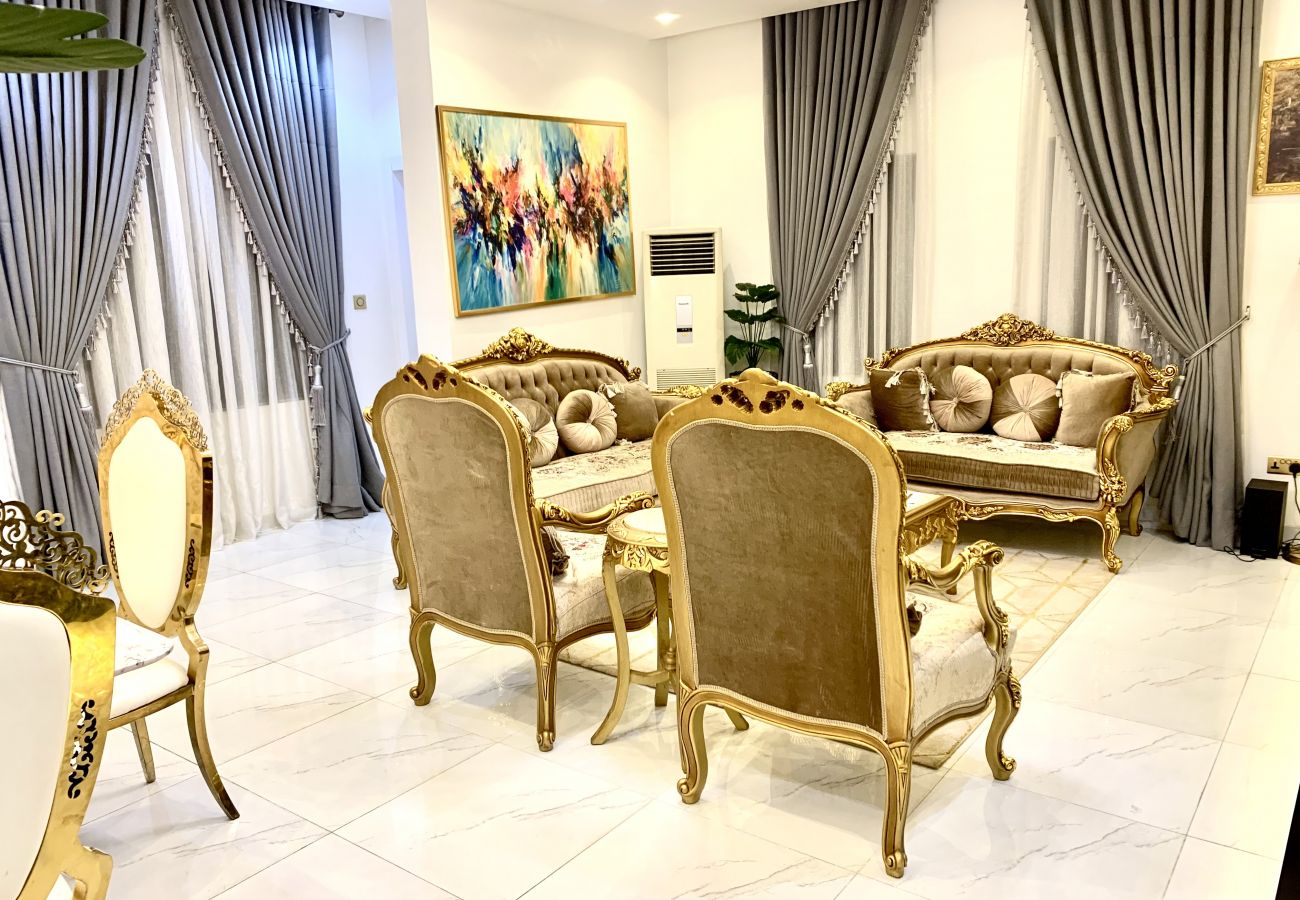 Apartment in Lagos - Luxury 3 bedroom apartment in Allen Ikeja