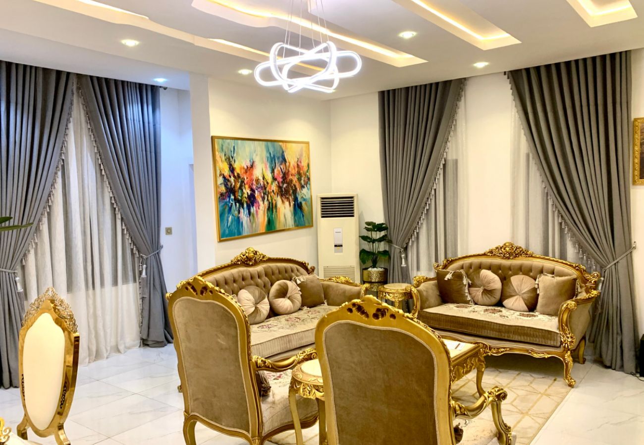Apartment in Lagos - Luxury 3 bedroom apartment in Allen Ikeja