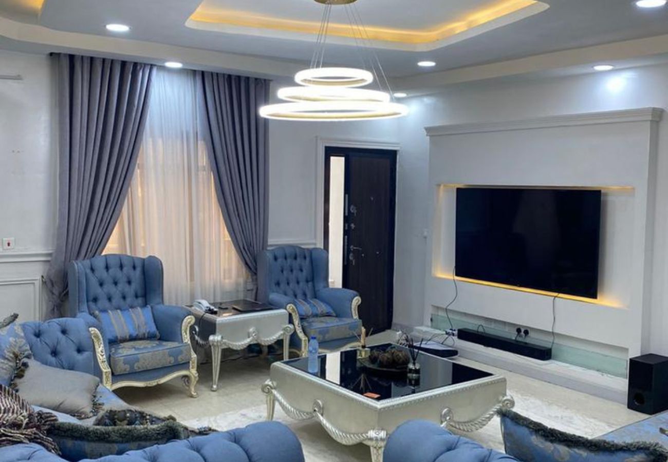 Apartment in Lagos - Classy 3 bedroom apartment off Ajose Adeogun  V.I
