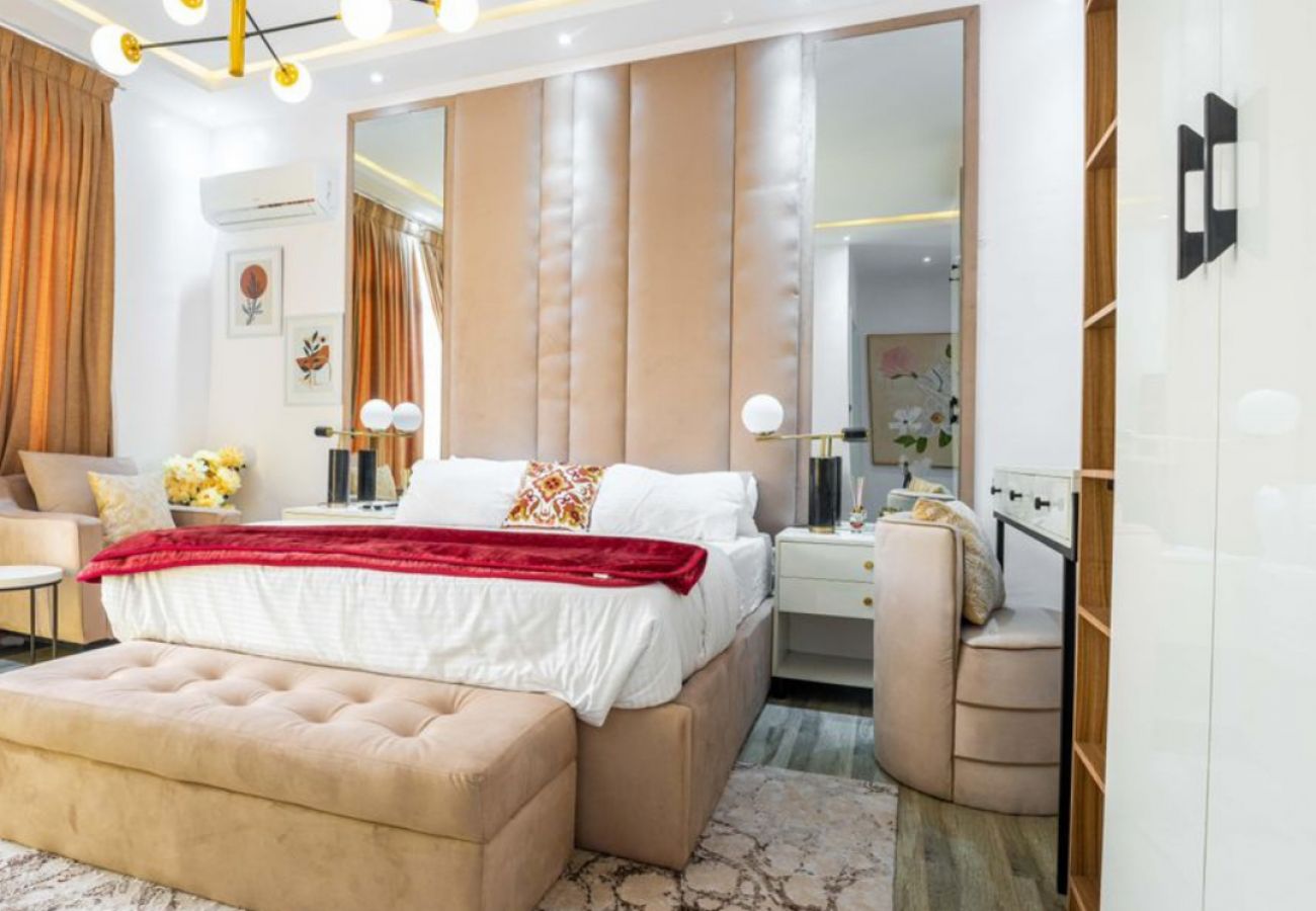 Apartment in Lagos - Classy 3 bedroom apartment in Banana Island (Inverter)
