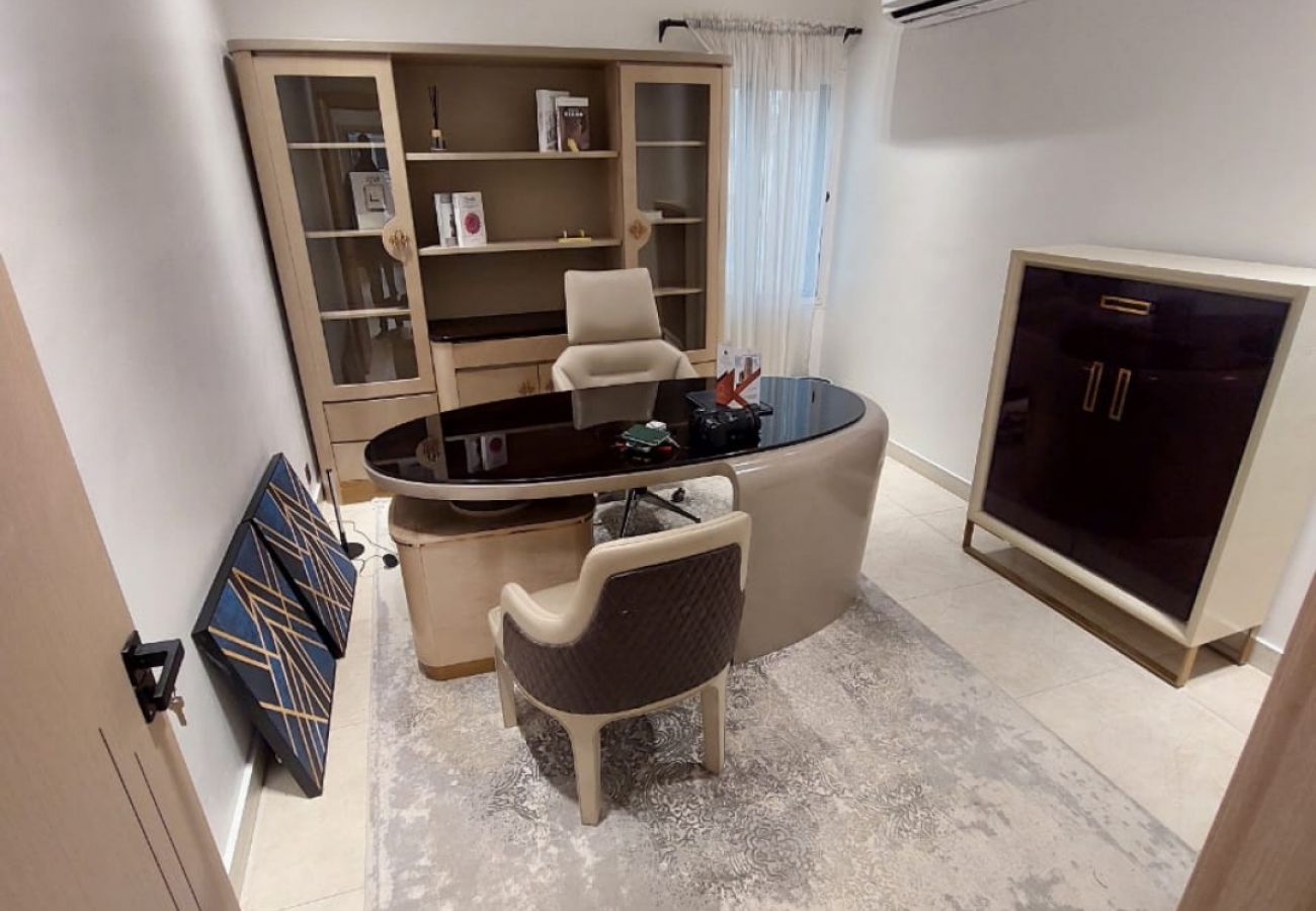 Apartment in Lagos - Luxury 3 bedroom apartment located off Alexander road, Ikoyi (Inverter)