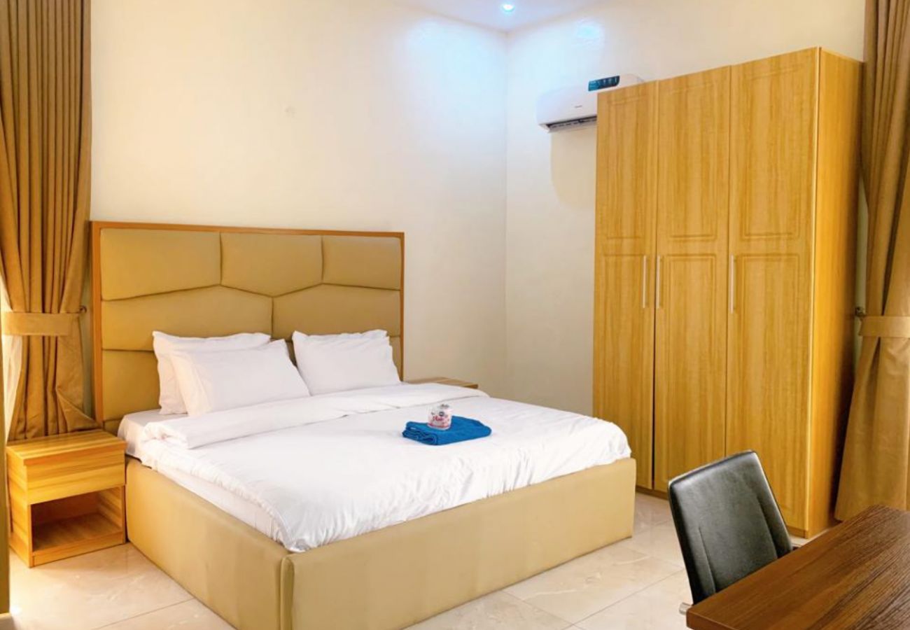 Apartment in Lagos - Cute 2 bedroom apartment in  oniru estate victoria island lagos (Inverter)