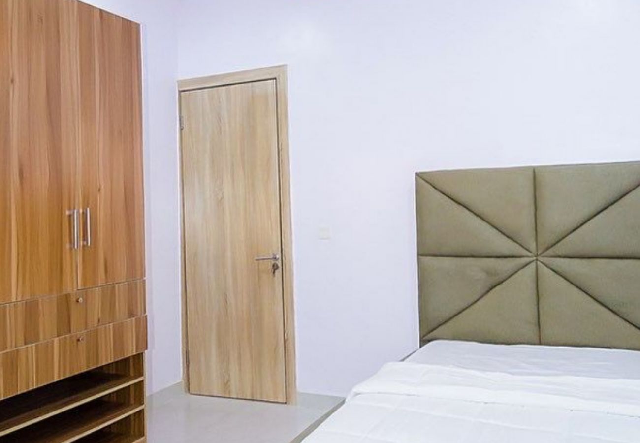Apartment in Lekki - Attractive 3 bedroom apartment with snooker | eleganza bus stop lekki. (inverter)