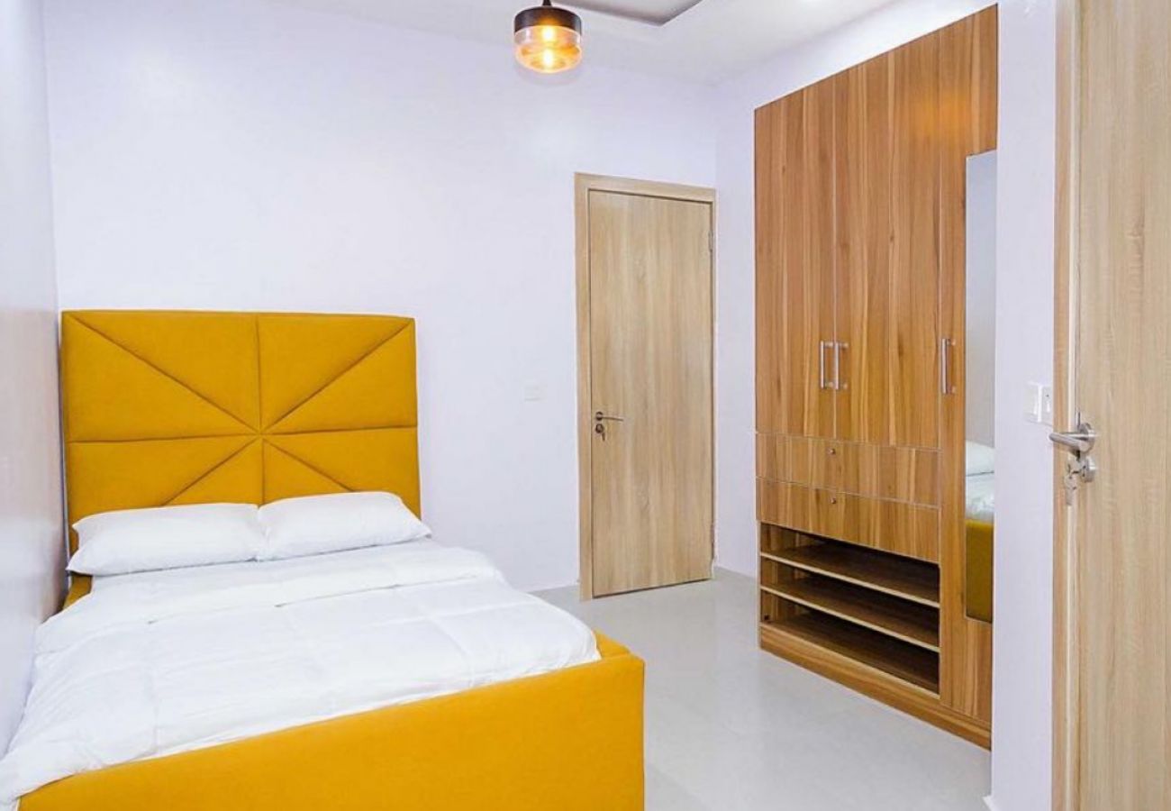 Residence in Lekki - Attractive 3 bedroom apartment with snooker | eleganza bus stop lekki. (inverter)
