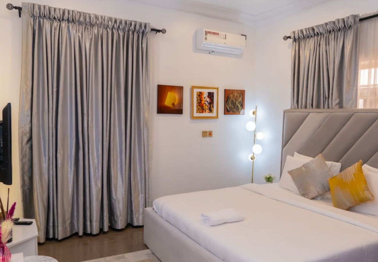Apartment in Lagos - Entrancing 3 bedroom apartment  by ebeano supermarket oniru victoria island.