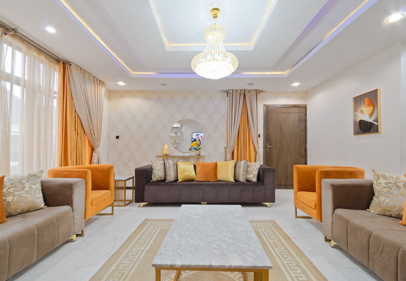 House in Lagos - Beautiful 4 bedroom apartment at Ikeja GRA