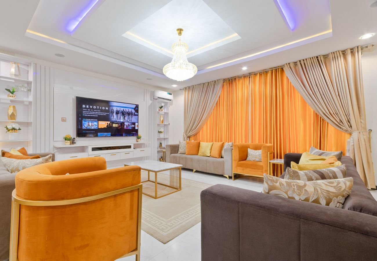 House in Lagos - Beautiful 4 bedroom apartment at Ikeja GRA