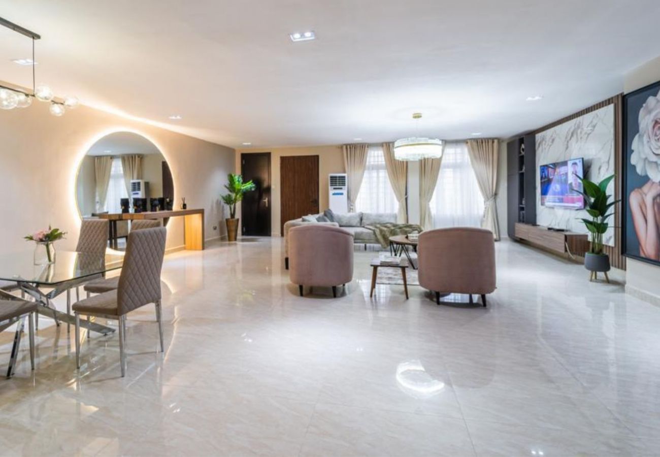 Apartment in Lagos - Elegantly-styled 3 Bedroom apartment with Gym and a private pool in Ikoyi_Banana Island road