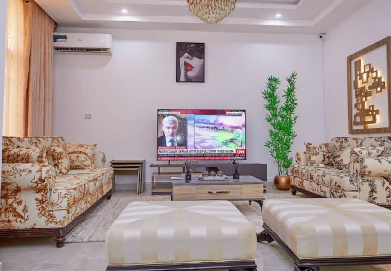 Apartment in Abuja - Majestic 4 bedroom apartment in Guzape Abuja FCT (Inverter)