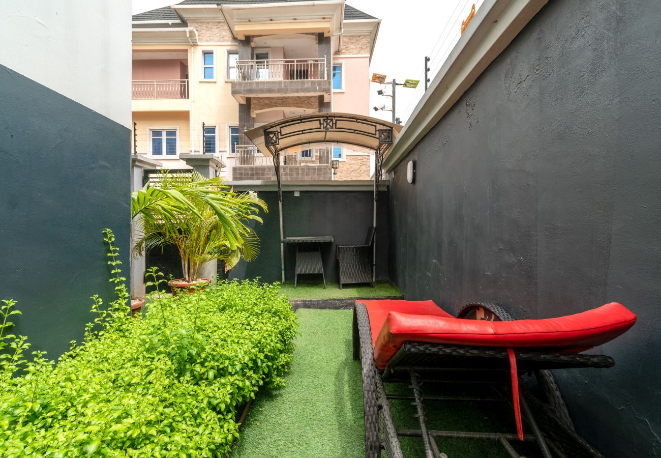 House in Lagos - Beautiful studio apartment | GRA Ikeja Lagos