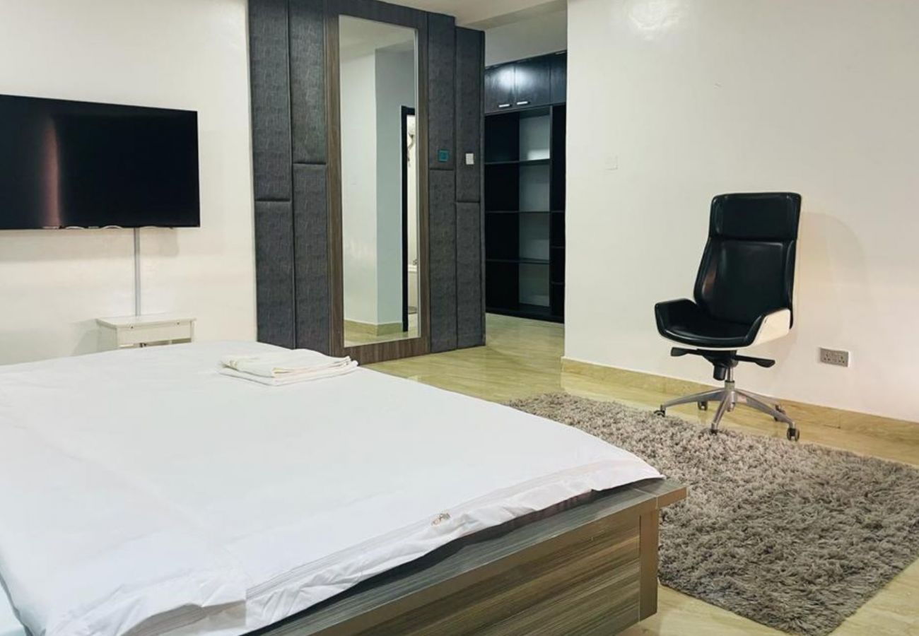 Apartment in Lekki - Contemporary 3 bedroom styled with a gym and a private plunge pool in Osapa London Lekki  (Inverter)