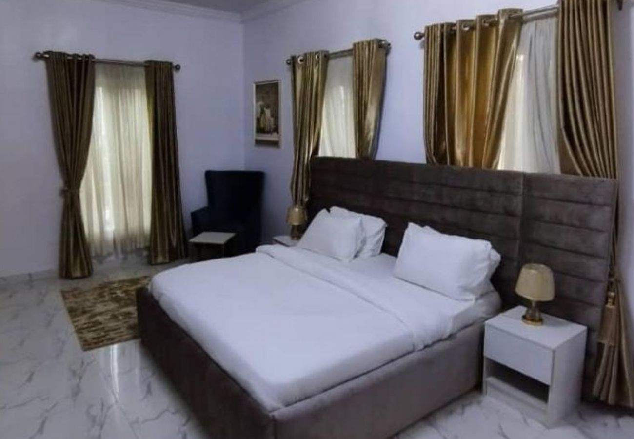 Apartment in Lekki - ADORABLE WELL FURNISHED  2-BEDROOM APARTMENT IN IKATE LEKKI (Inverter)