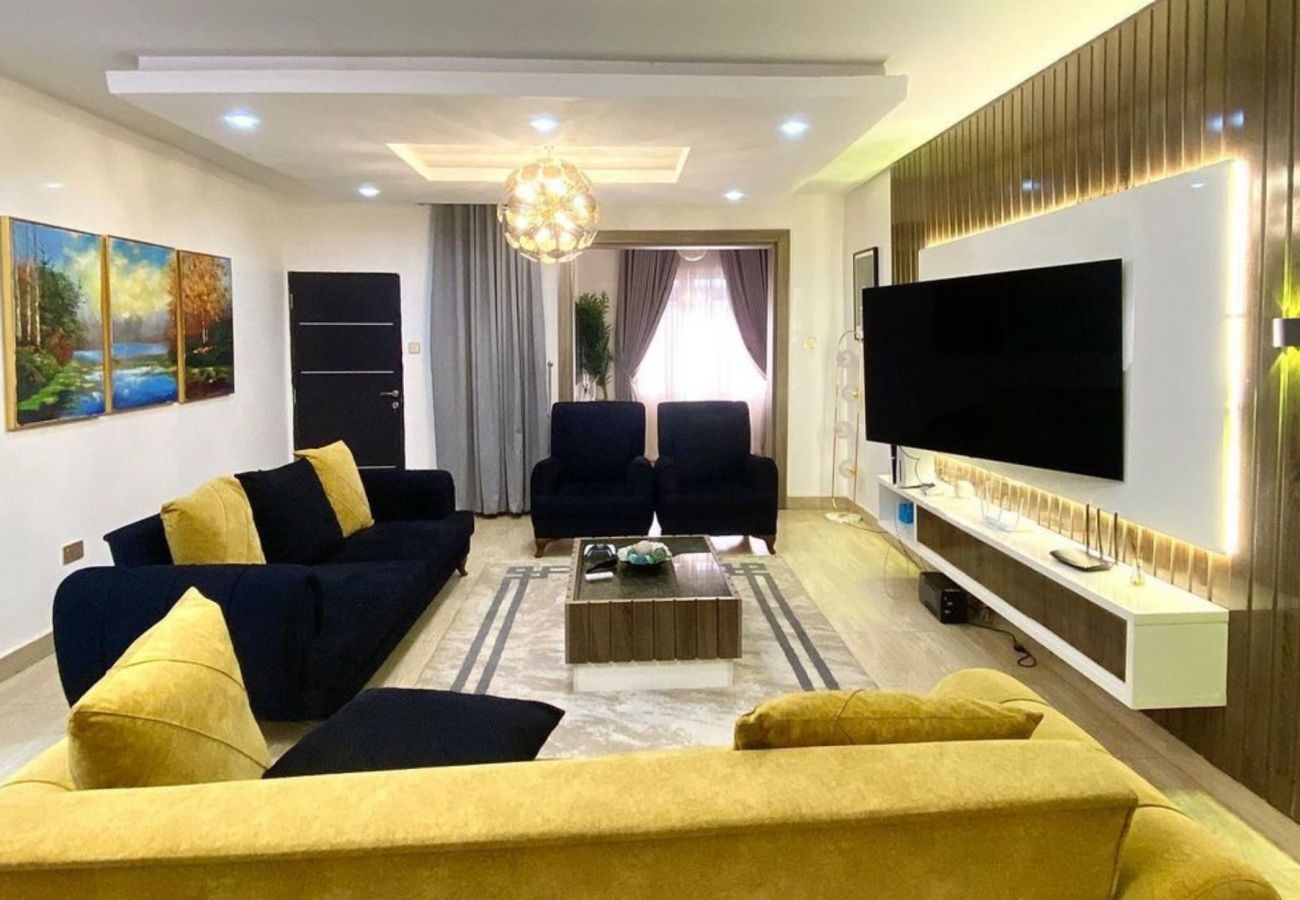 Apartment in Abuja - Attractive 3 Bedroom | WUYE FCT (Inverter)