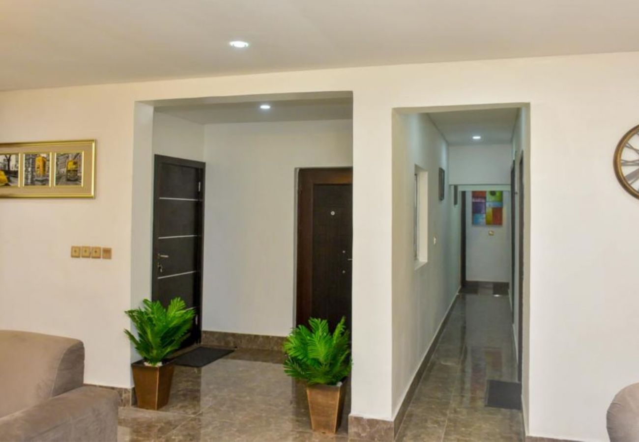 Apartment in Ikeja - Lovely 2 bedroom apartment with a Garden | Ilupeju (Inverter)