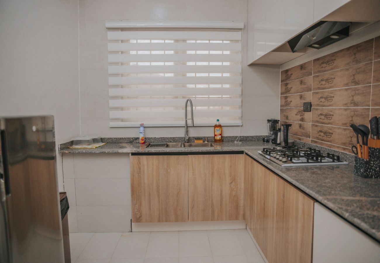 Apartment in Lekki - Charming 2-bedroom apartment with swimming pool and a gym | Off Ikate Elegushi, lekki