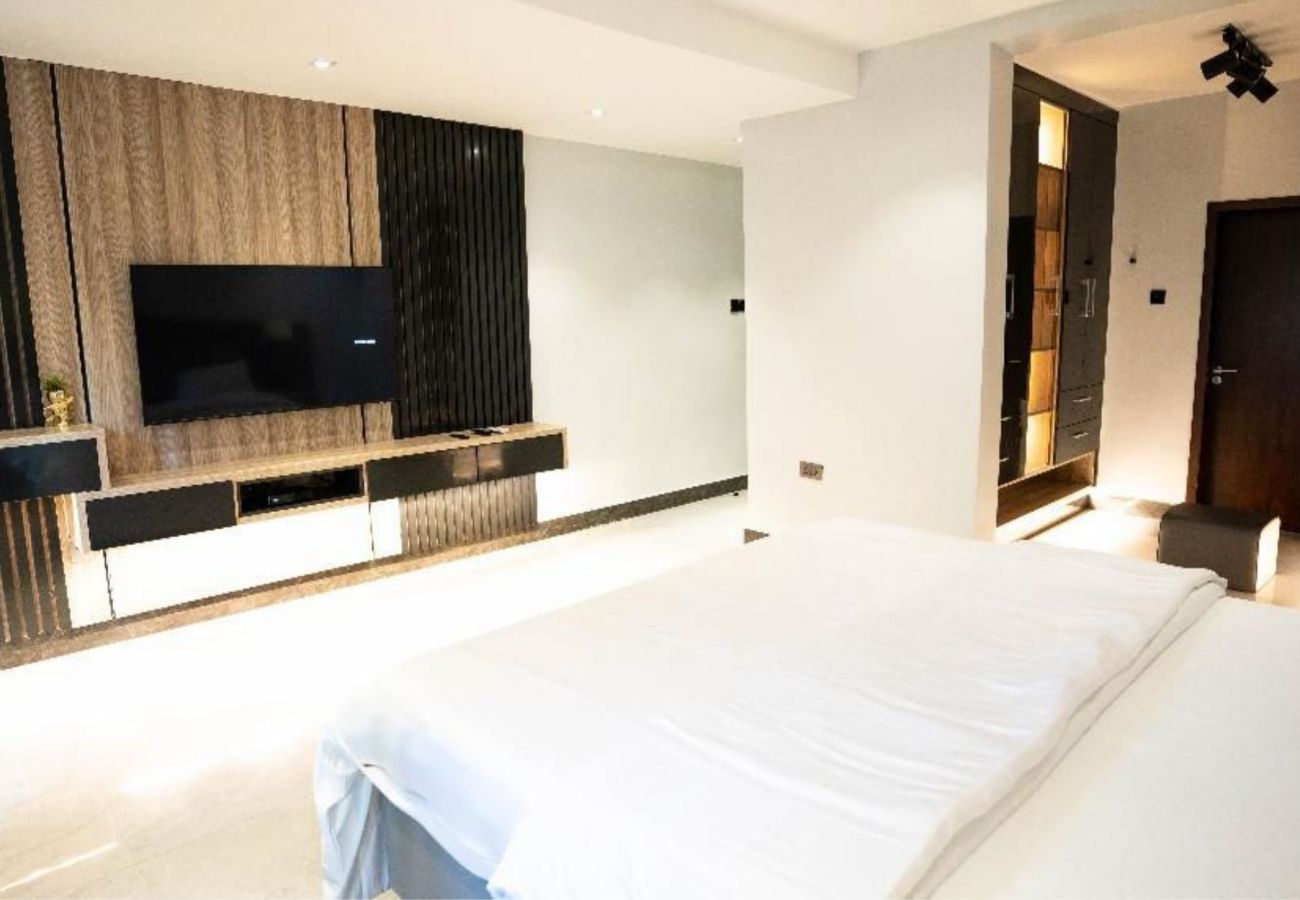 Apartment in Lekki - Luxuriously-styled 2-Bedroom Smart Home| VGC Estate