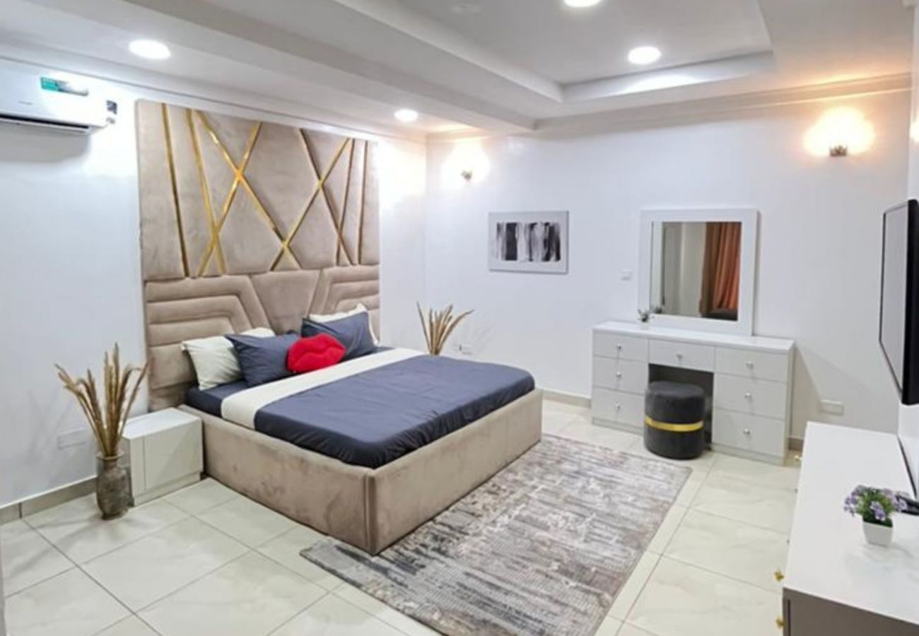 Apartment in Lagos - Appealing 3-Bedroom apartment with a swimming pool | Oniru, V.I