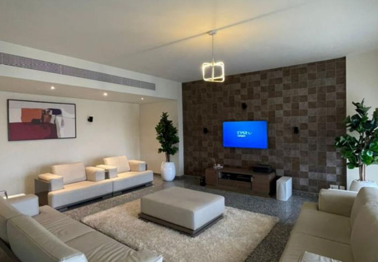 Apartment in Lagos - Luxurious 4-bedroom apartment with swimming pool and gym | Banana Island Estate, Ikoyi