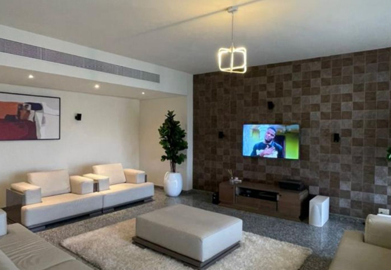 Apartment in Lagos - Luxurious 4-bedroom apartment with swimming pool and gym | Banana Island Estate, Ikoyi
