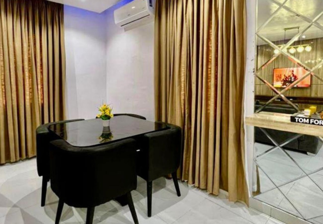 Apartment in Lekki - Elegant 3-bedroom apartment with Barbecue | Freedom way, ikate Lekki (Inverter)