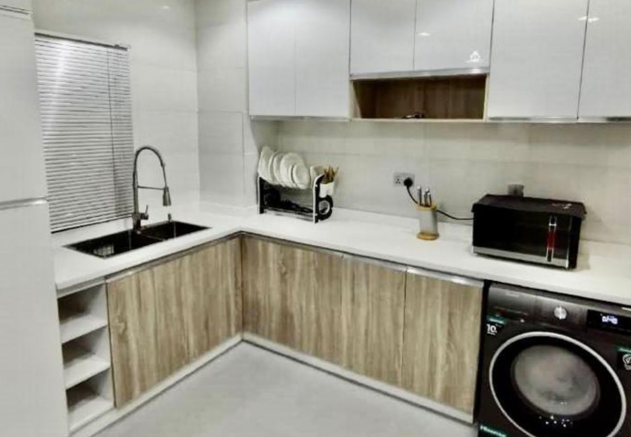 Apartment in Lekki - Elegant 3-bedroom apartment with Barbecue | Freedom way, ikate Lekki (Inverter)