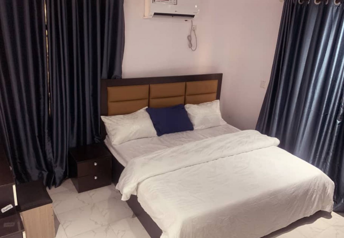 Apartment in Lagos - Adorable 2-Bedroom cottage | Ilasamaja (Inverter)