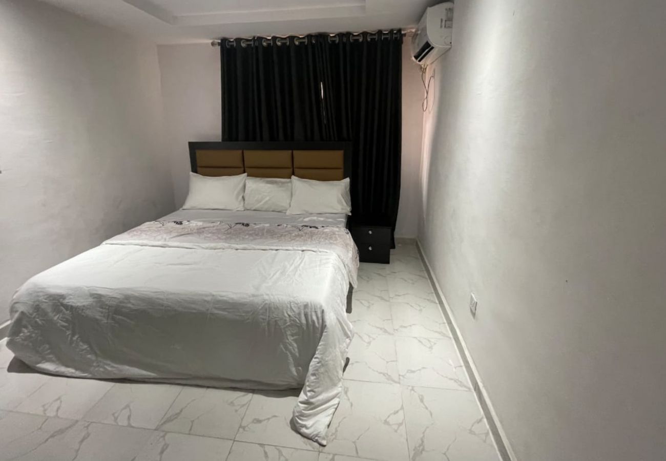 Apartment in Lagos - Adorable 2-Bedroom cottage | Ilasamaja (Inverter)