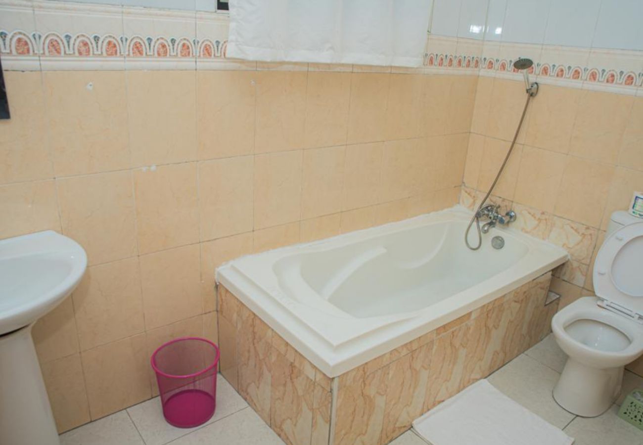House in Port harcourt - Adorable 4-bedroom with a swimming pool | New GRA Phase 2, Port Harcourt 