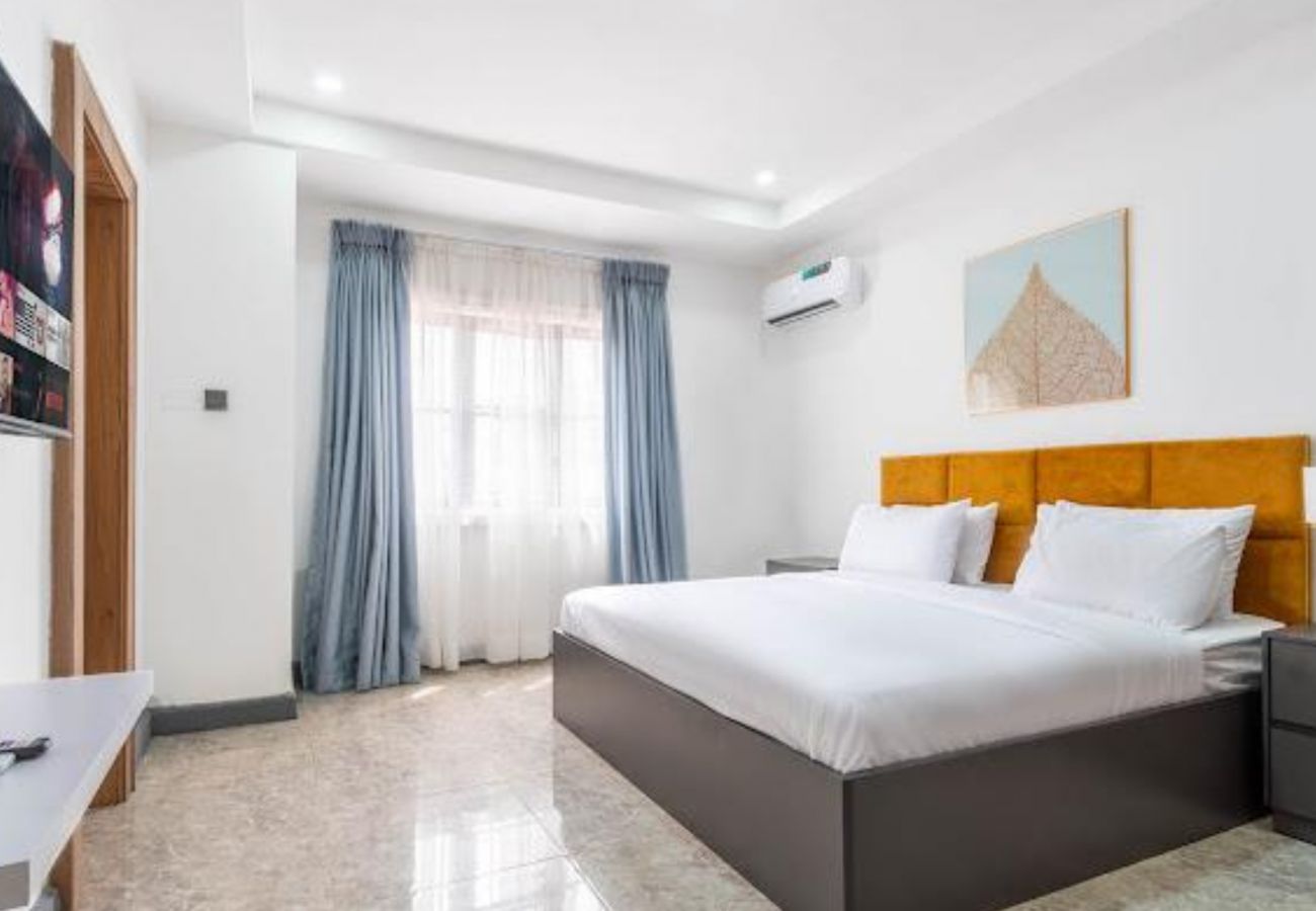 Apartment in Lagos - Appealing 3-Bedroom apartment with a swimming pool |  Ikoyi