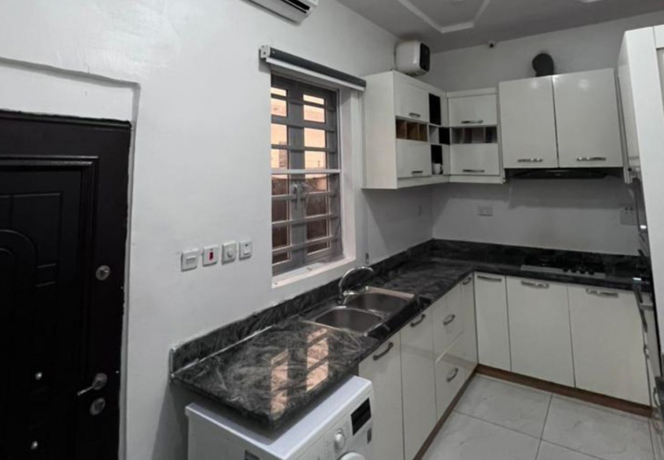 Apartment in Lekki - Admirable 4-bedroom | Ologolo, Lekki (inverter)