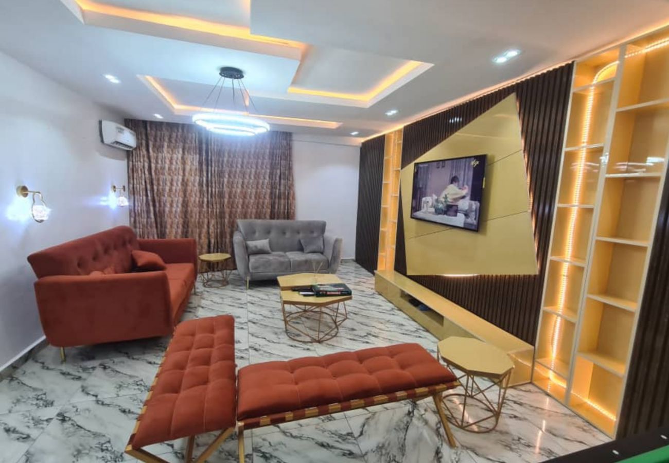 Apartment in Abuja - 2 Bedroom beautiful haven | Wuse 2, Abuja (Inverter)