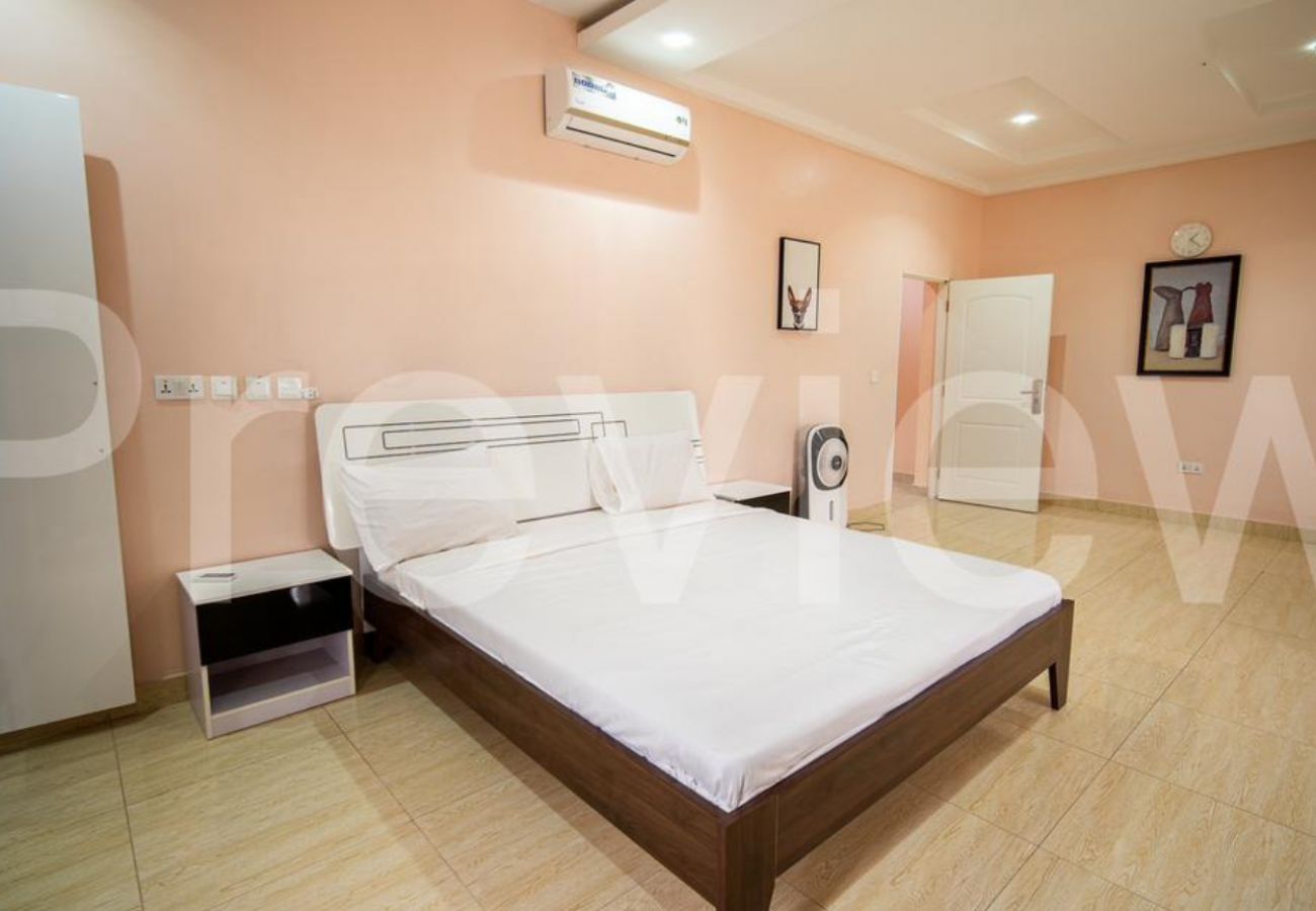 Apartment in Abuja - Premium 4-bedroom terrace | Guzape, Abuja (inverter)