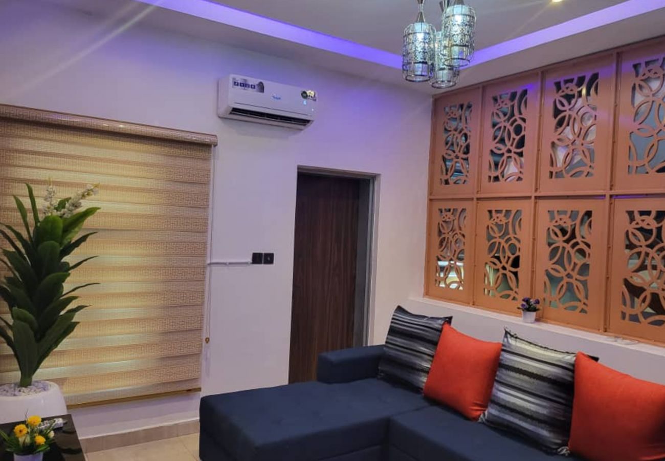House in Lagos - Lovely 4-bedroom apartment with BBQ | Allen-avenue,ikeja