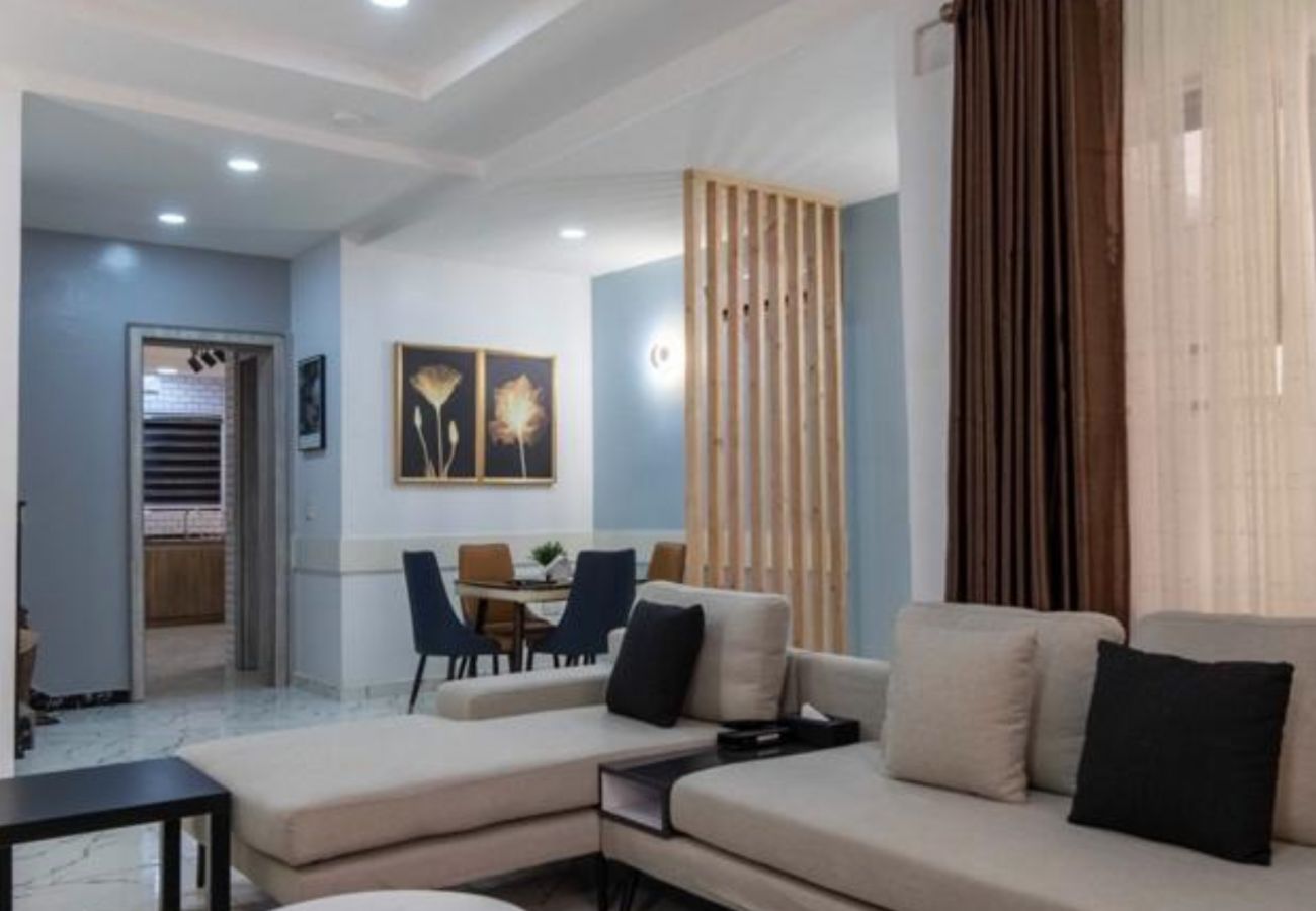 Apartment in Abuja - Exquisitely-styled 4 bedroom apartment with a garden