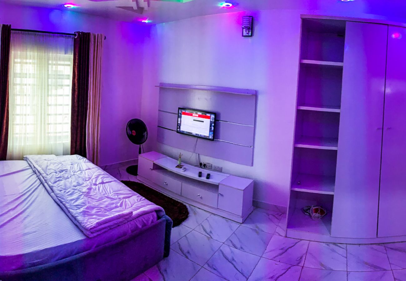 Apartment in Lagos - Lovely 2 bedroom apartment | Abraham-adesanya estate, Ajah, (inverter)
