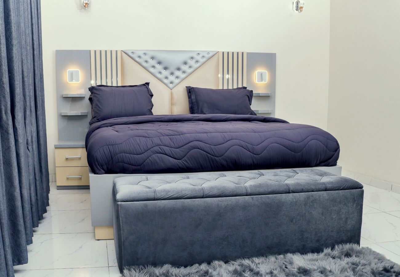 Apartment in Lekki - Luxury 4 bedroom duplex_ Ologolo, lekki (inverter)